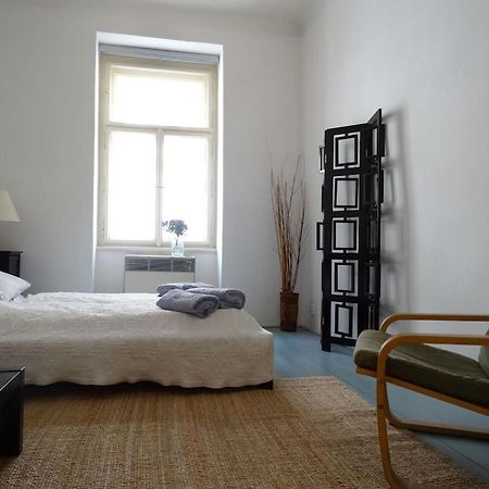 Garden Apartment On Art Nouveau Street In Central Prag Dış mekan fotoğraf